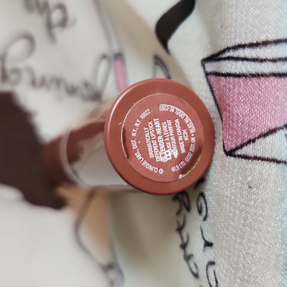 CLINIQUE Tender Heaet Lipstick - Picture 4 of 4